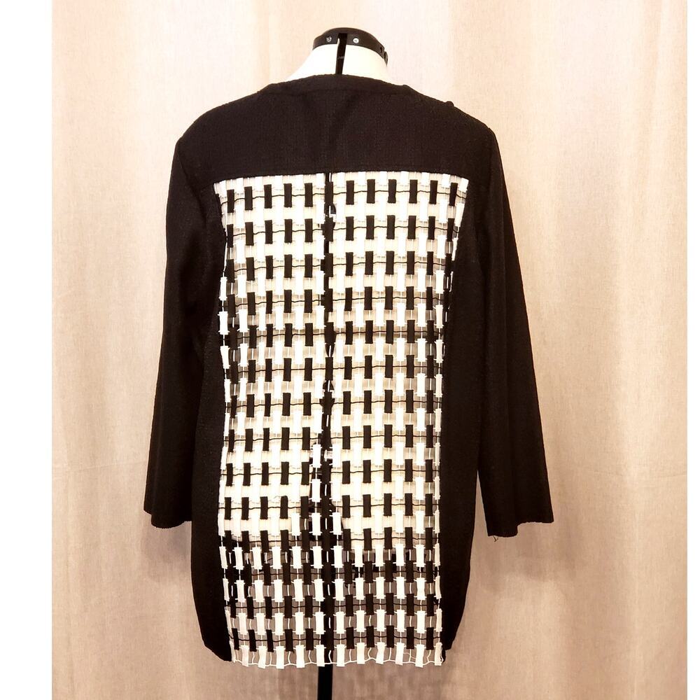 Chico's Black & White Crinkle Woven Design Open Front Jacket, SZ 3 (US 16/18) - Picture 7 of 10